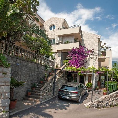 Apartments And Rooms Teona Budva Exteriör bild