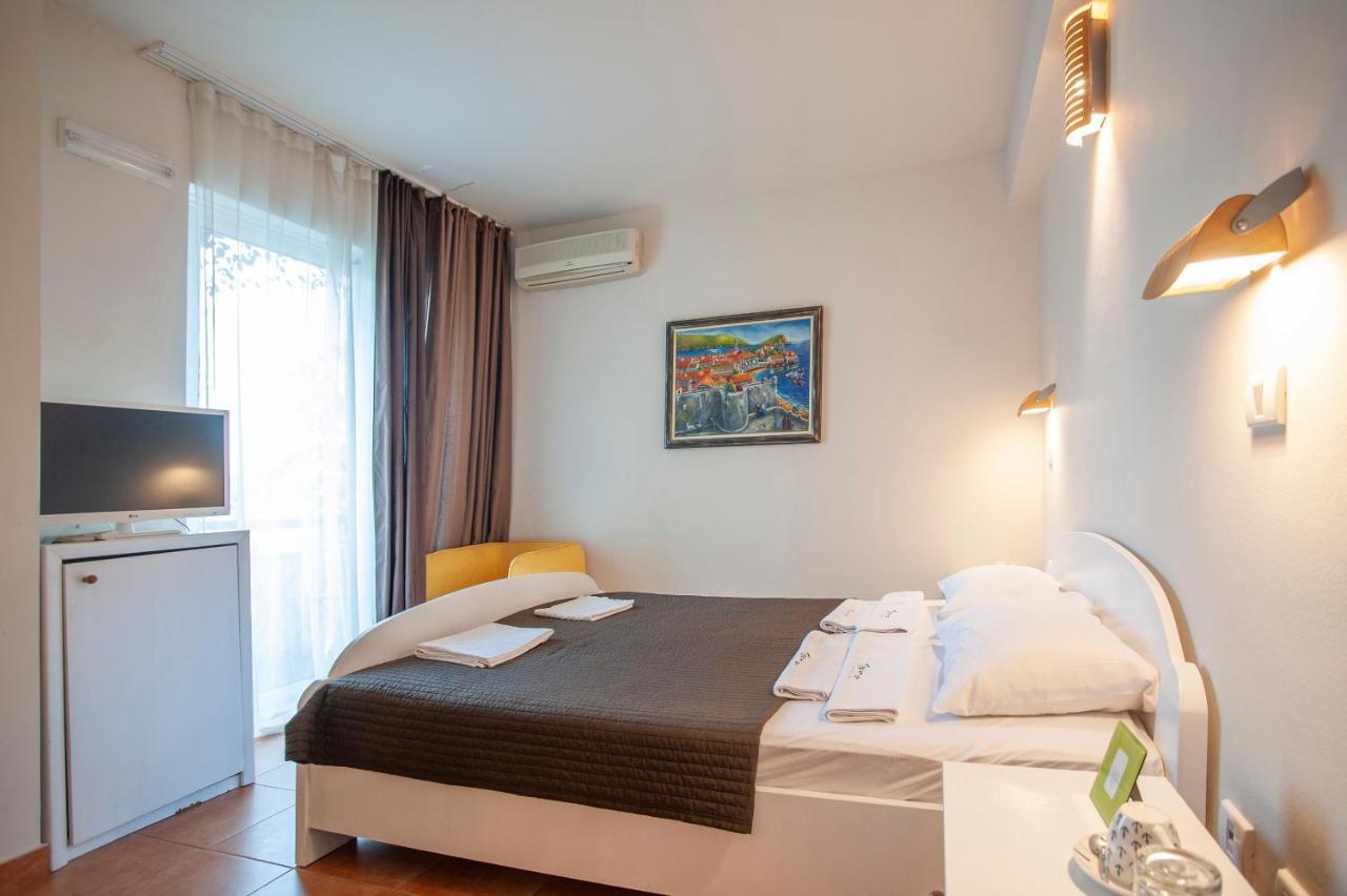 Apartments And Rooms Teona Budva Exteriör bild