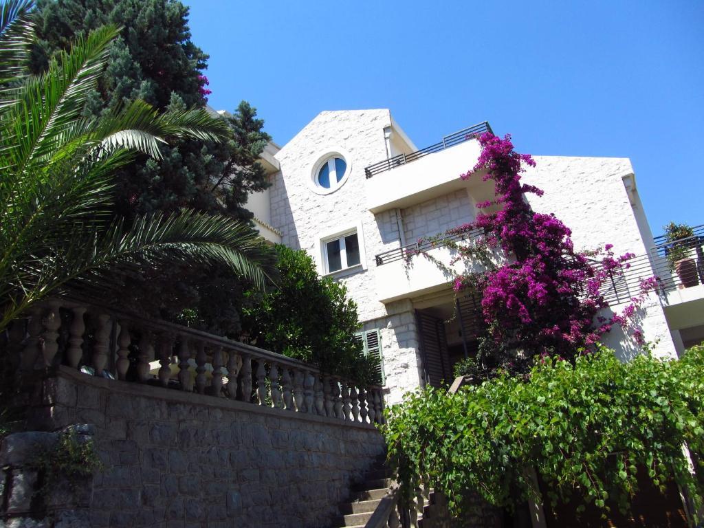Apartments And Rooms Teona Budva Exteriör bild